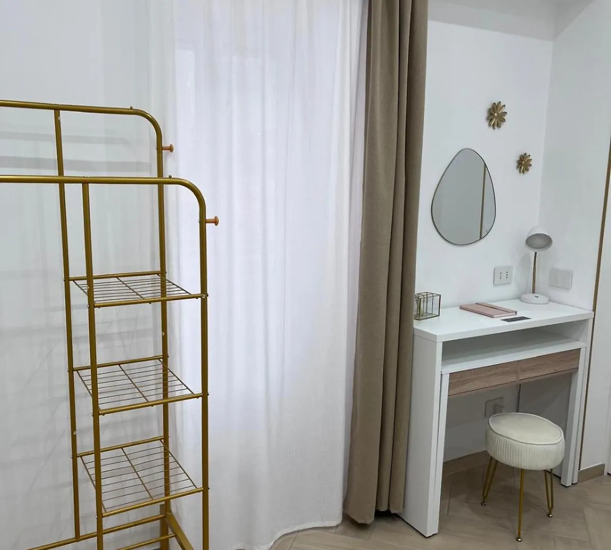 Holiday Gold Naples Apartment